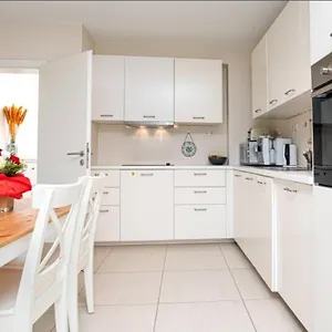 Elegant Spacious With Open Kitchen, Steps From Train Station Luxembourg