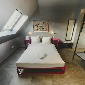 3* Otel Jj32